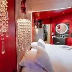 Suite Jacuzzi & Sauna Privatifs - Paris - Or Norme By Le Douze