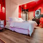 Suite Jacuzzi & Sauna Privatifs - Paris - Or Norme By Le Douze