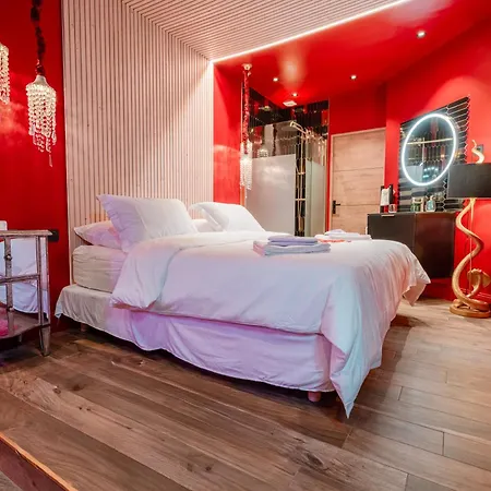 Jacuzzi & Sauna Privatifs - - Or Norme By Le Douze Love hotel *