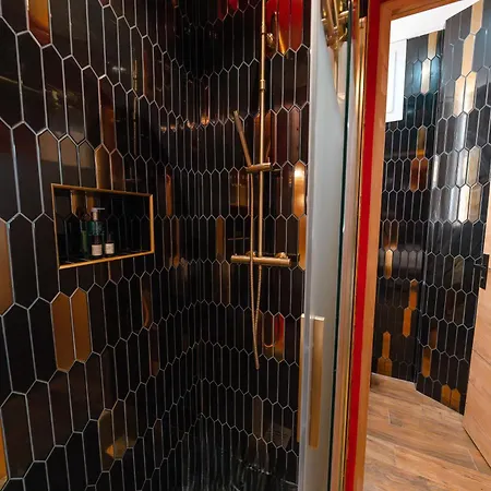 Love hotel Jacuzzi & Sauna Privatifs - - Or Norme By Le Douze Paris