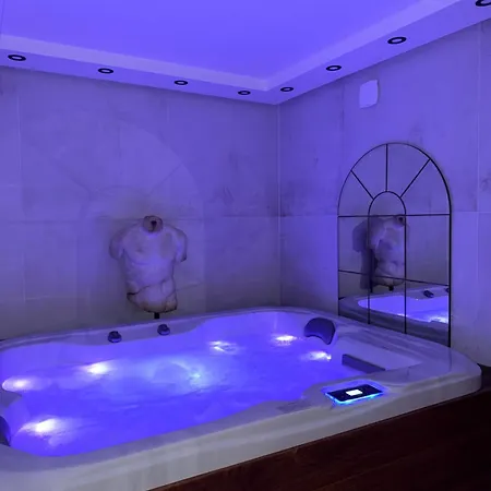 Love hotel Jacuzzi & Sauna Privatifs - - Or Norme By Le Douze Paris