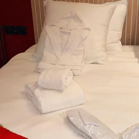 Jacuzzi & Sauna Privatifs - - Or Norme By Le Douze Love hotel Paris