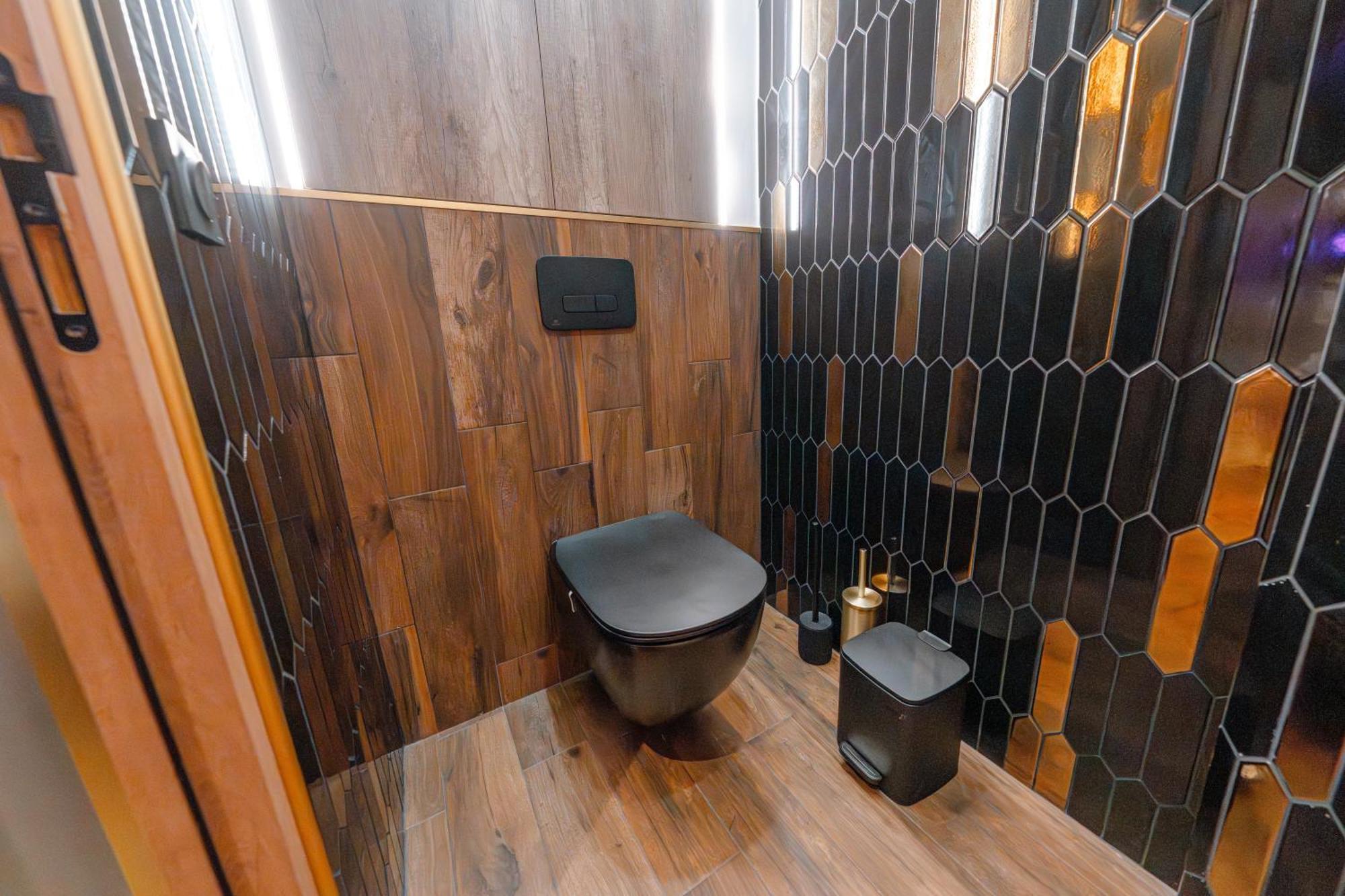 Love hotel Jacuzzi & Sauna Privatifs - - Or Norme By Le Douze Paris